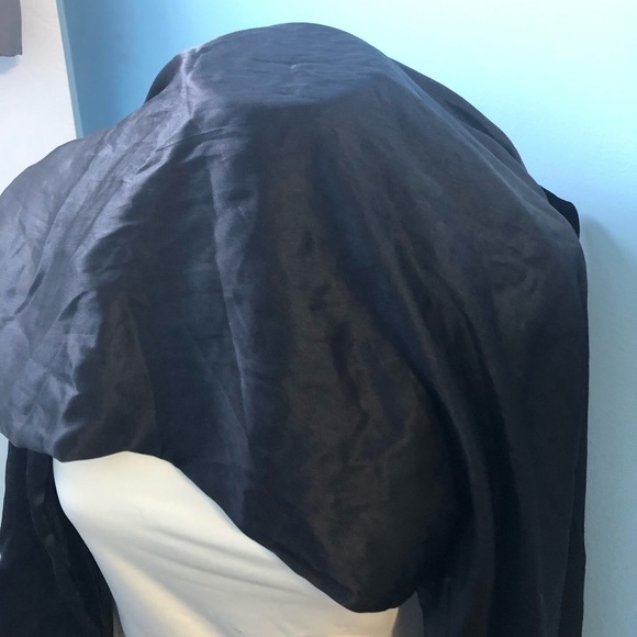 Beautiful Scarf /shoulder wrap - Picture 3 of 6